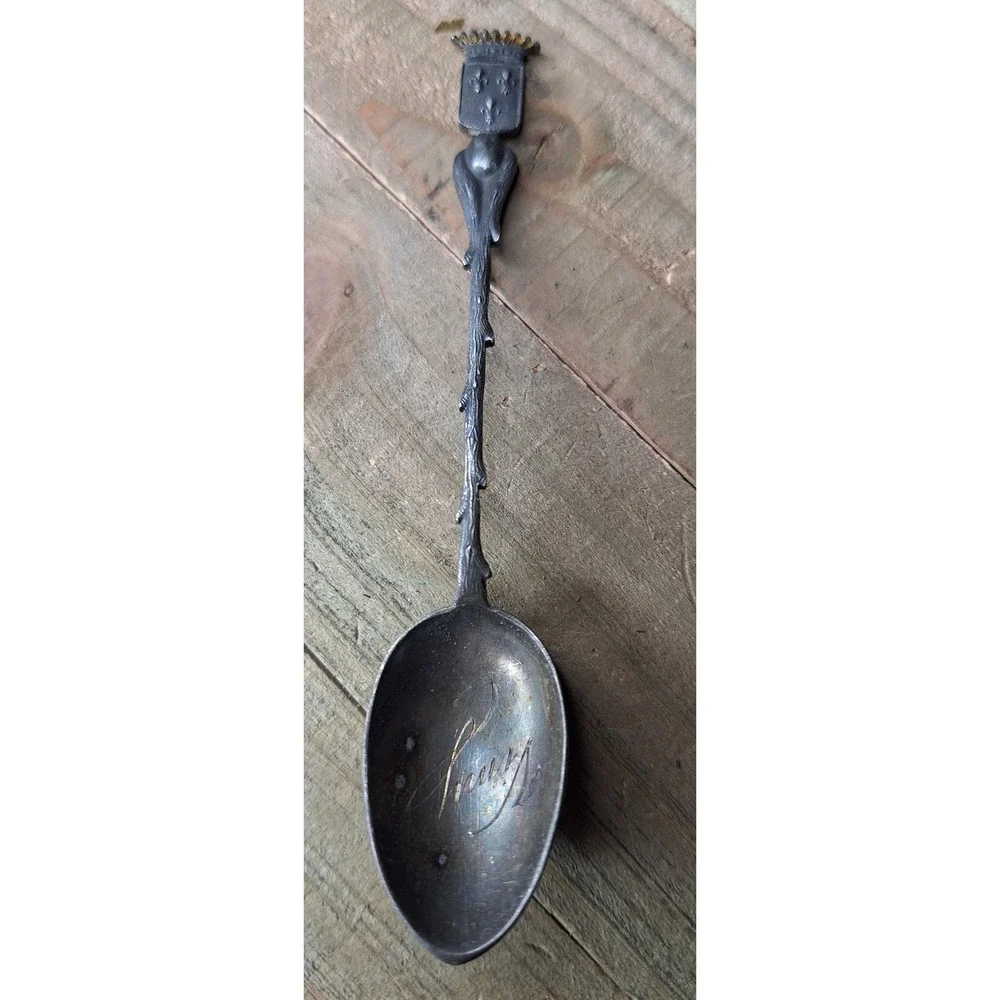 Vintage Vimy France‎ Souvenir Spoon Twig Handle Fleur-de-Lis Crest Heraldic